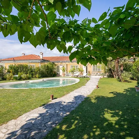 빌라 Luxury Marble House 피에트라산타