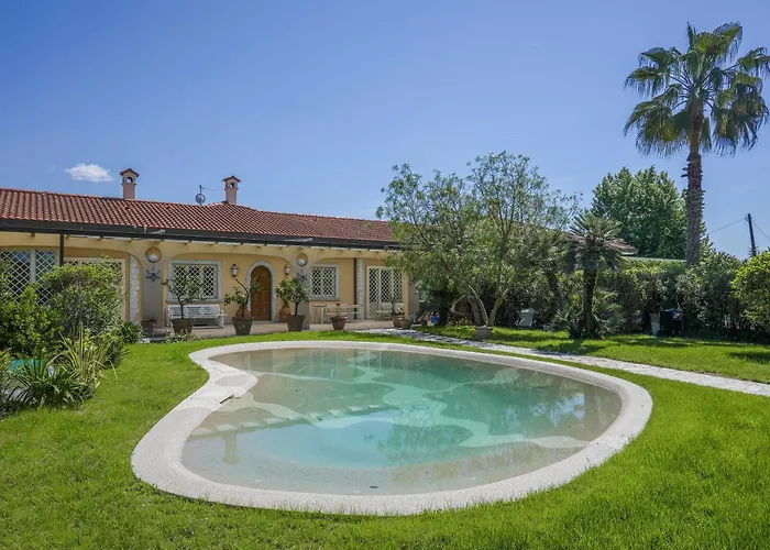 빌라 Luxury Marble House 피에트라산타