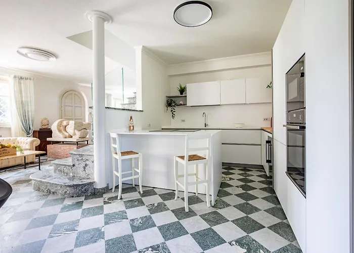 Luxury Marble House * 피에트라산타