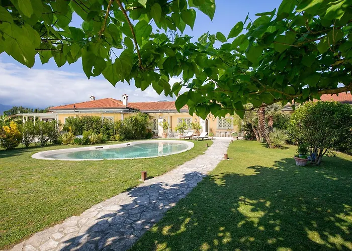 빌라 Luxury Marble House 피에트라산타