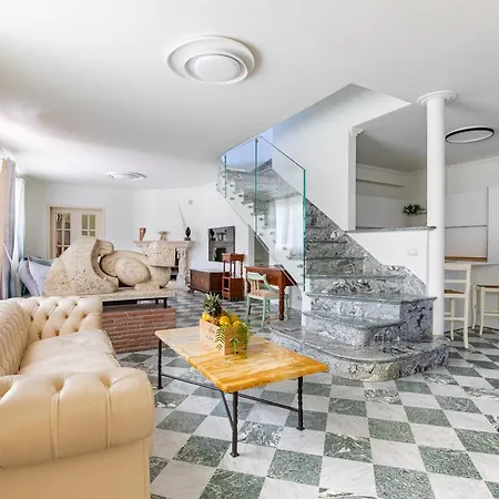 Luxury Marble House Pietrasanta